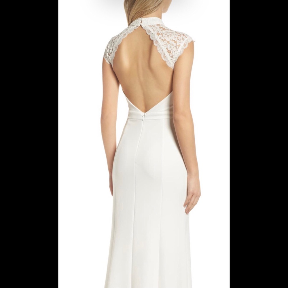 NWT <LULU’S> Open Back Lace Gown